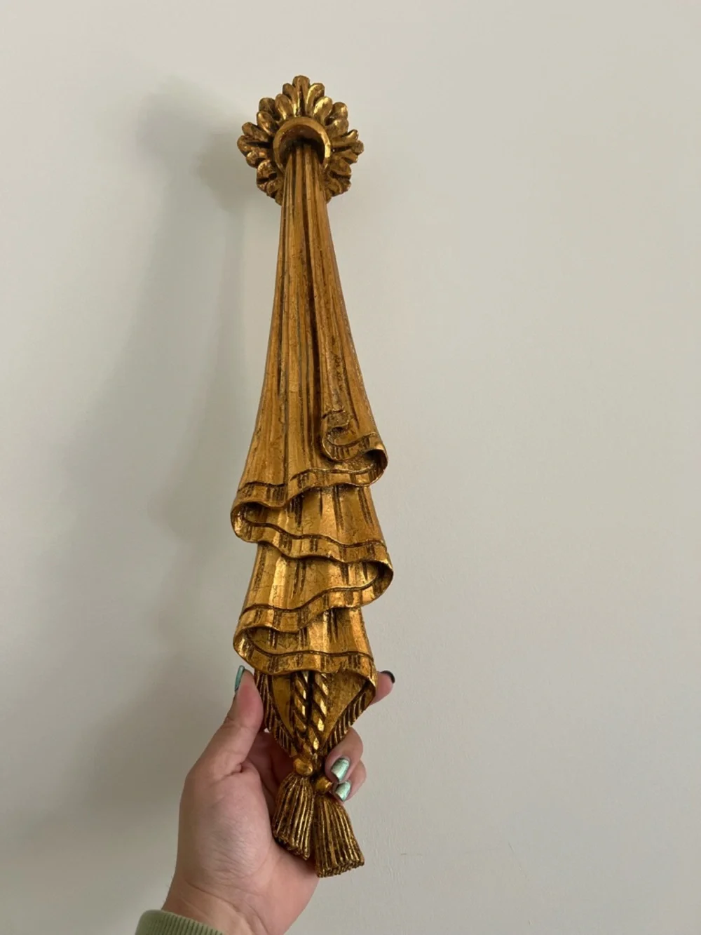 Vtg Hollywood Regency Resin Draped Fabric With Tassels ,gold Finish Wall Hang
